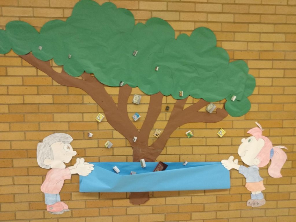 Book Fair Wall Decorations at Western Hills Elementary - Ann Visser