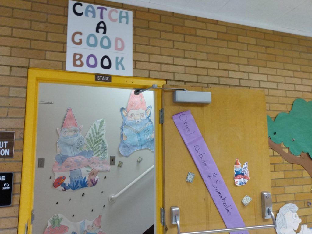 Book Fair Wall Decorations at Western Hills Elementary - Ann Visser